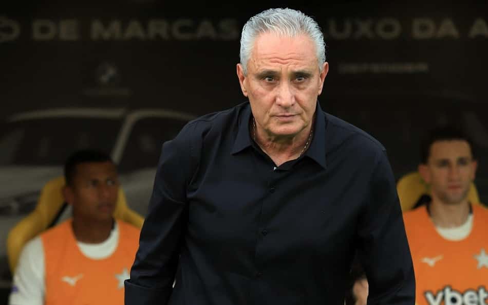 Tite à beira do campo no jogo do Botafogo contra o Mirassol