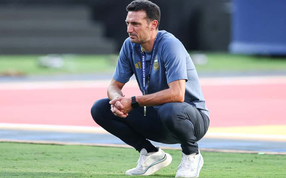 Técnico da Argentina, Scaloni chora após derrota na final da Copa do Mundo para a Espanha