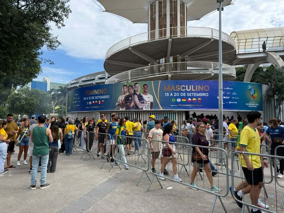 Torcedores chegando para a decisão (Foto: Guilherme Veiga; Lance!)