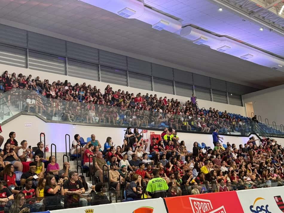 Torcida do Flamengo na Arena Niterói