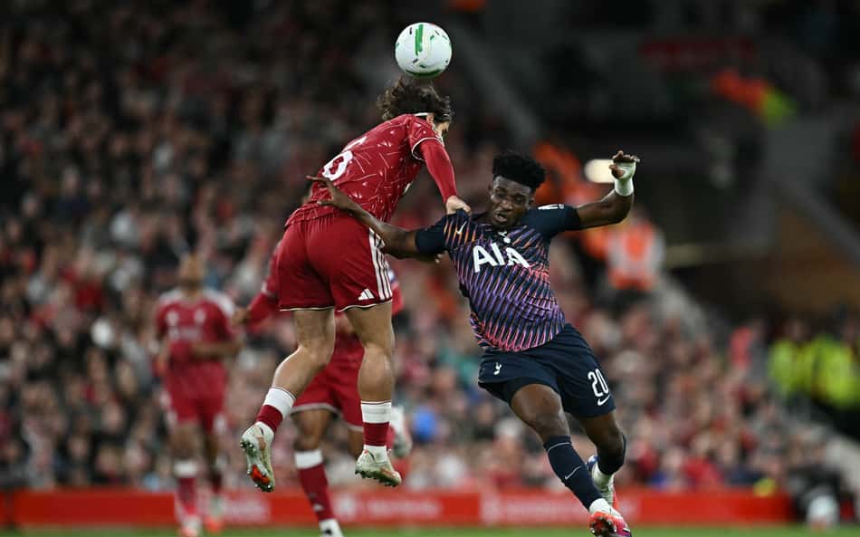 Tottenham e Liverpool em ação na Copa da Liga Inglesa