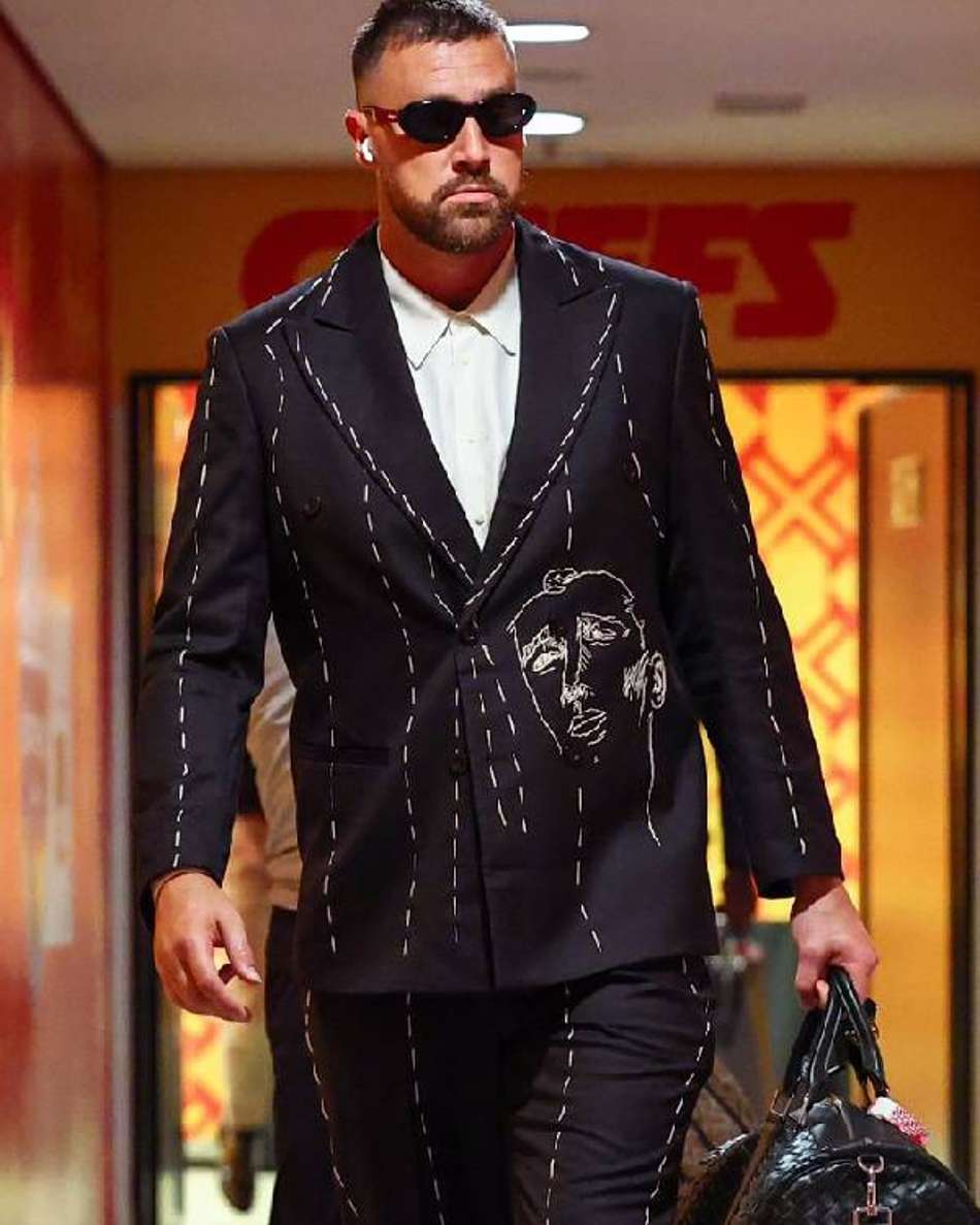 Travis Kelce chegando na Neo Quimica Arena (Foto: Reprodução)