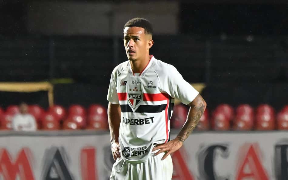 Tricolor espera contar com Djhordney para o confronto contra o Santos (Foto: Jota Erre/AGIF/Folhapress)