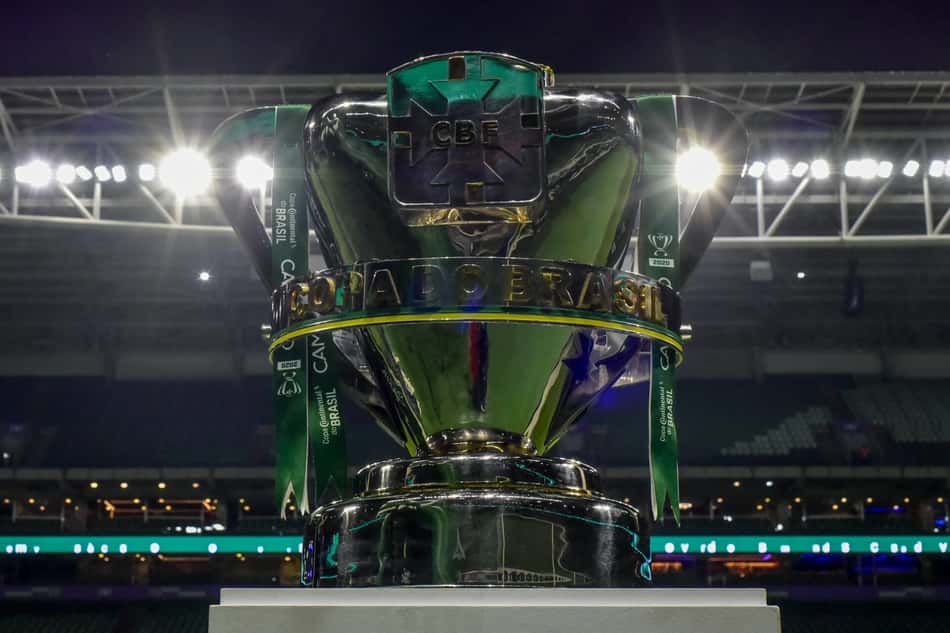 Troféu da Copa do Brasil é exibido no Nubank Parque antes de Palmeiras x Santos