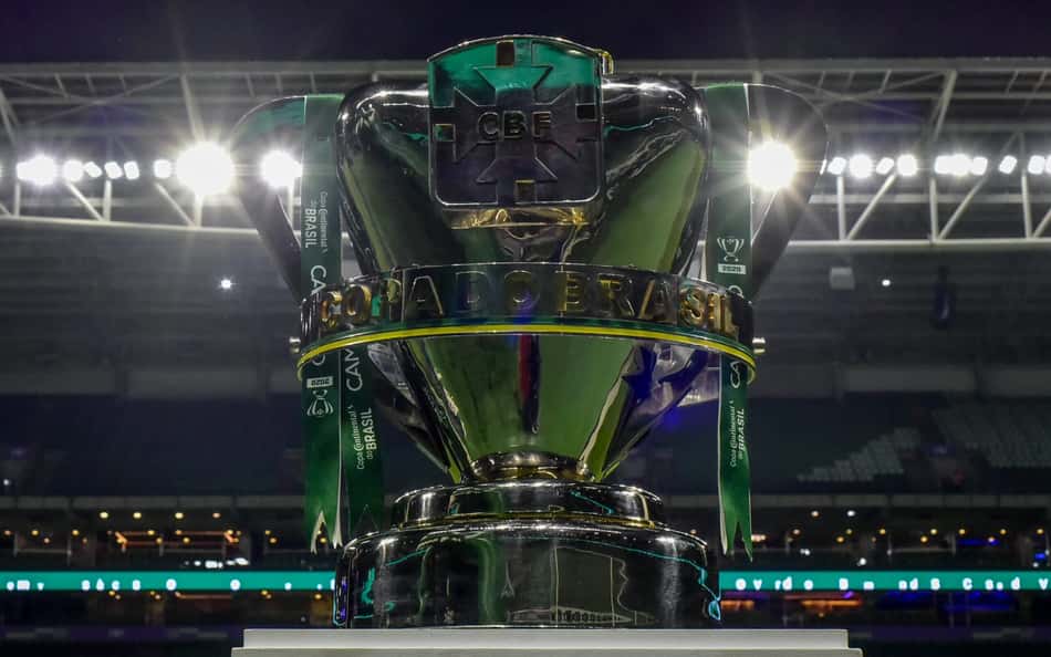 Troféu da Copa do Brasil é exibido no Nubank Parque antes de Palmeiras x Santos