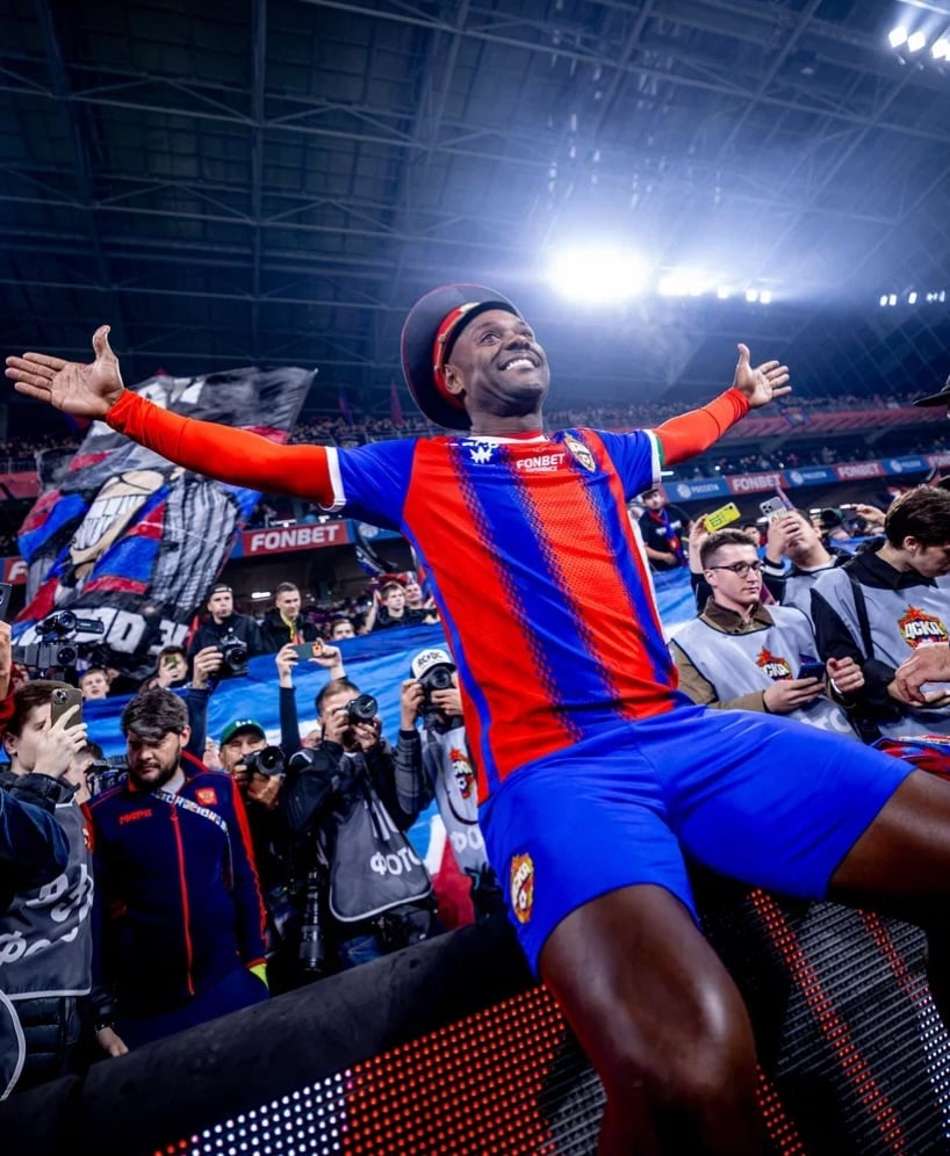Vagner Love ganha festa de despedida do CSKA