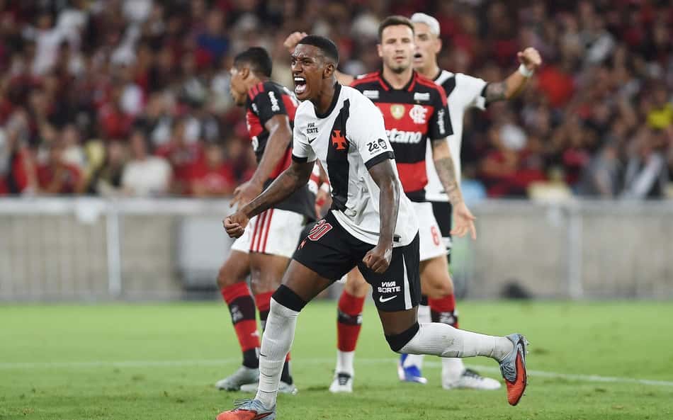 Wallace Yan em Flamengo x Vasco (Foto: Thiago Ribeiro/AGIF/Folhapress)