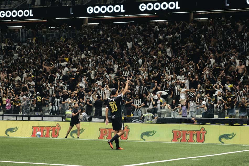 Victor Hugo celebra gol em Atlético x Cruzeiro (Foto: Pedro Souza / Atlético)