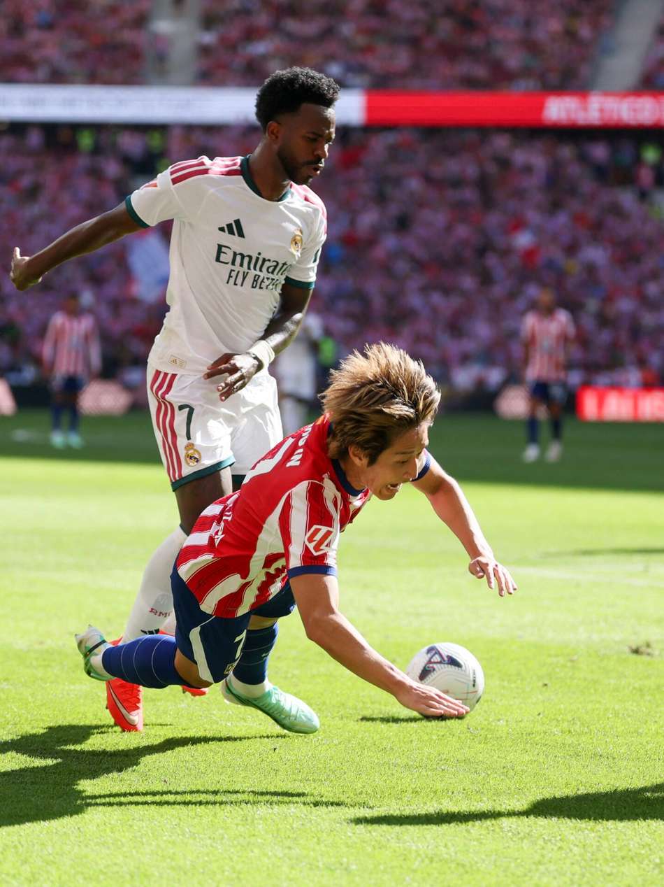 Vinicius Jr em ação pelo Real Madrid x Atlético de Madrid