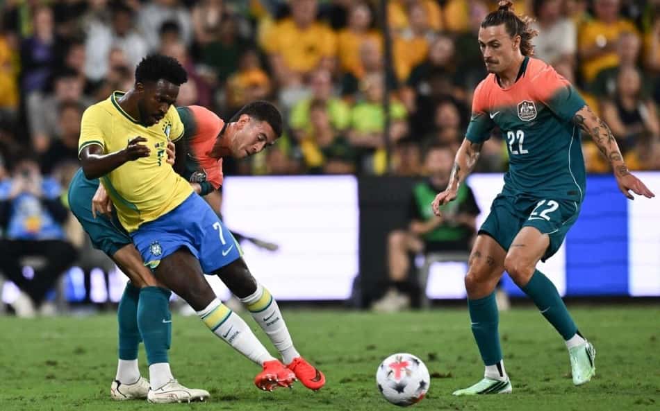 Vini Jr em ação durante Austrália x Brasil, pelo amistoso internacional