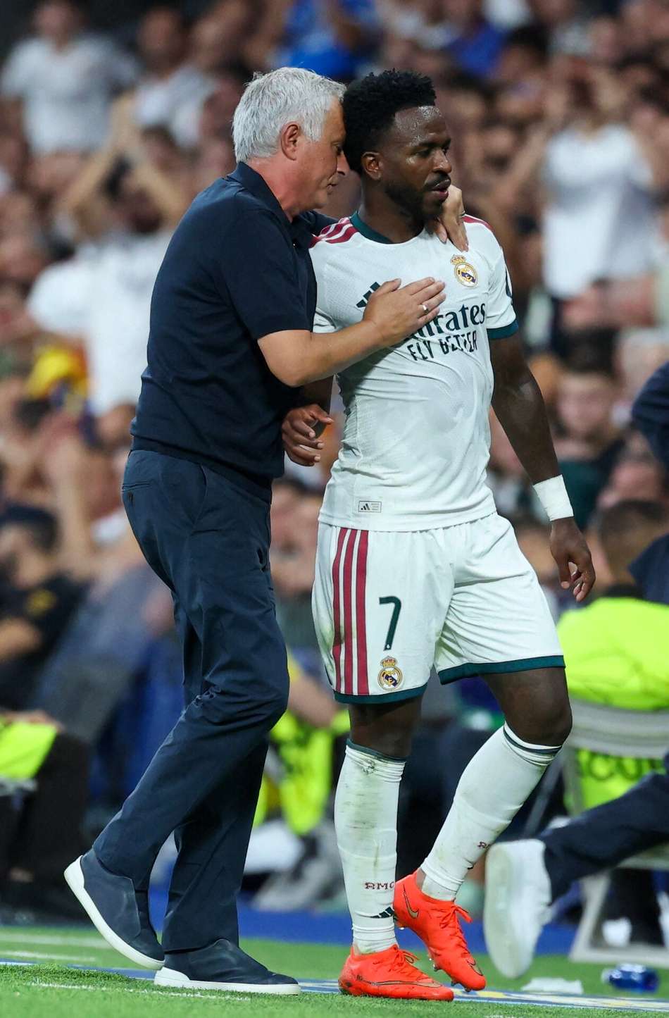 Vini Jr em ação pelo Real Madrid no duelo contra a Inter de Milão na Champions League
