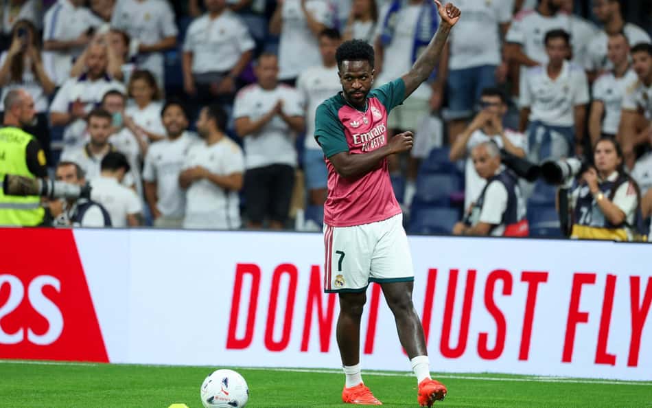 Vini Jr. durante aquecimento antes de Real Madrid x Real Sociedad