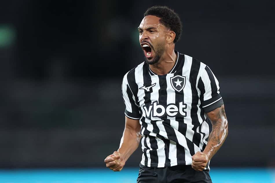 Vitinho marca o gol de empate entre Botafogo e Bragantino, pelo Campeonato Brasileiro