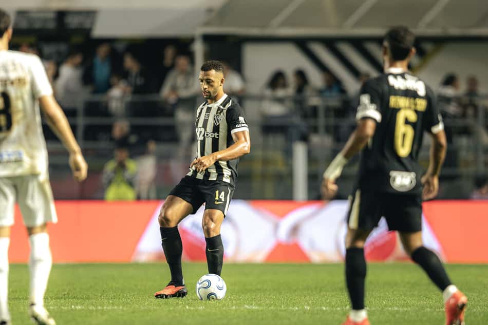 Vitor Hugo em Santos x Atlético (Foto: Pedro Souza / Atlético)