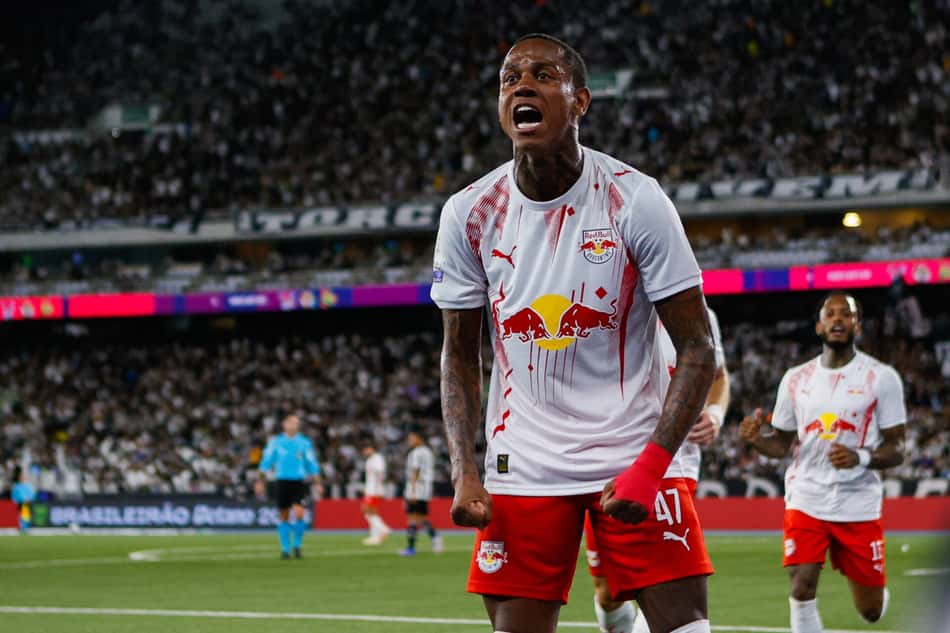 Wallace Yan comemorando gol em Botafogo e Bragantino, pelo Campeonato Brasileiro
