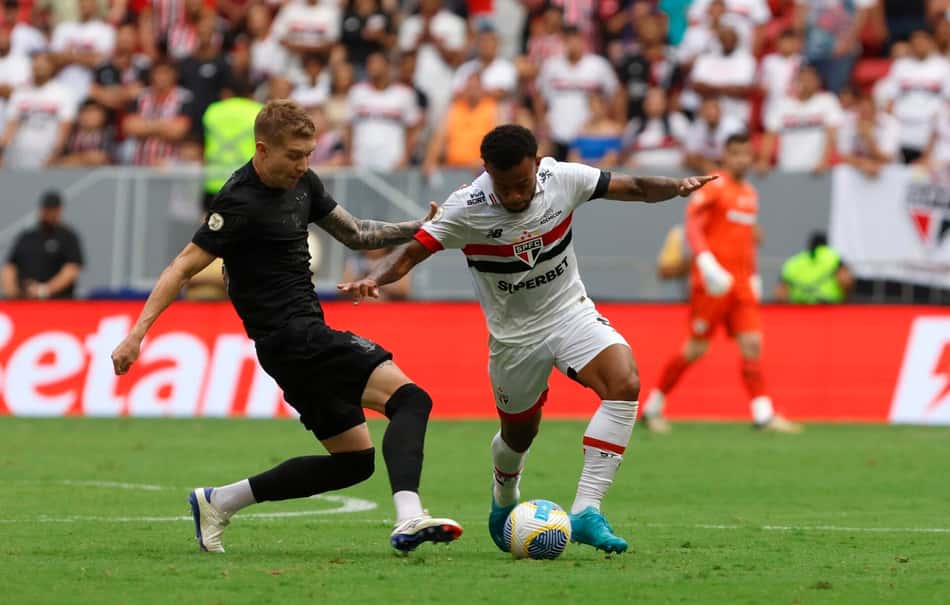 Welington, ex-São Paulo, marcou um golaço em jogo na Inglaterra (Foto: Rubens Chiri/Saopaulofc.net)