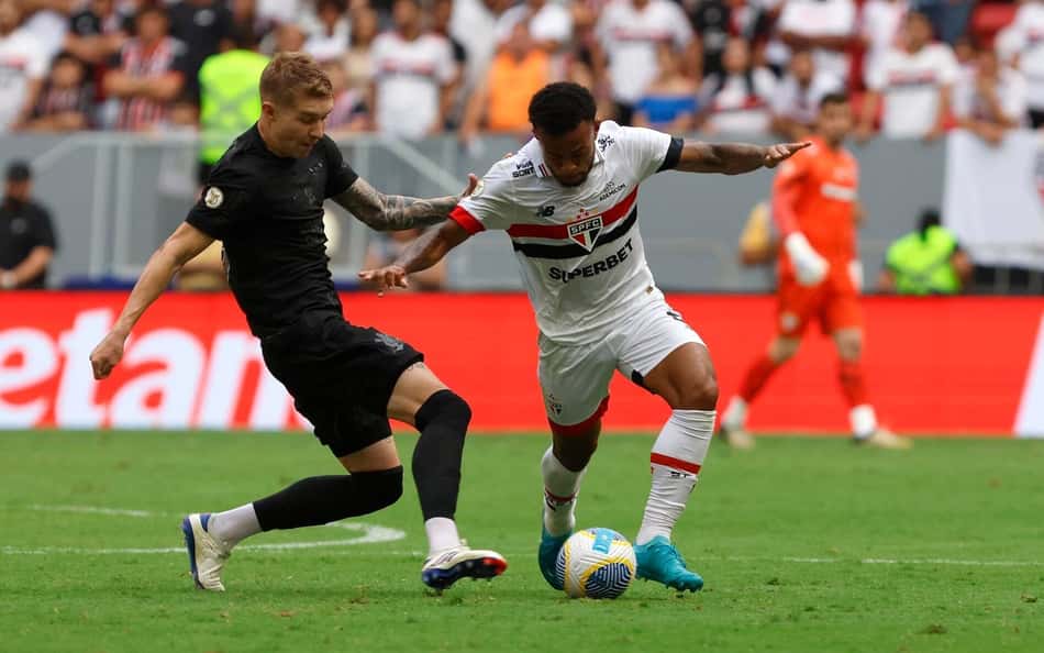 Welington, ex-São Paulo, marcou um golaço em jogo na Inglaterra (Foto: Rubens Chiri/Saopaulofc.net)