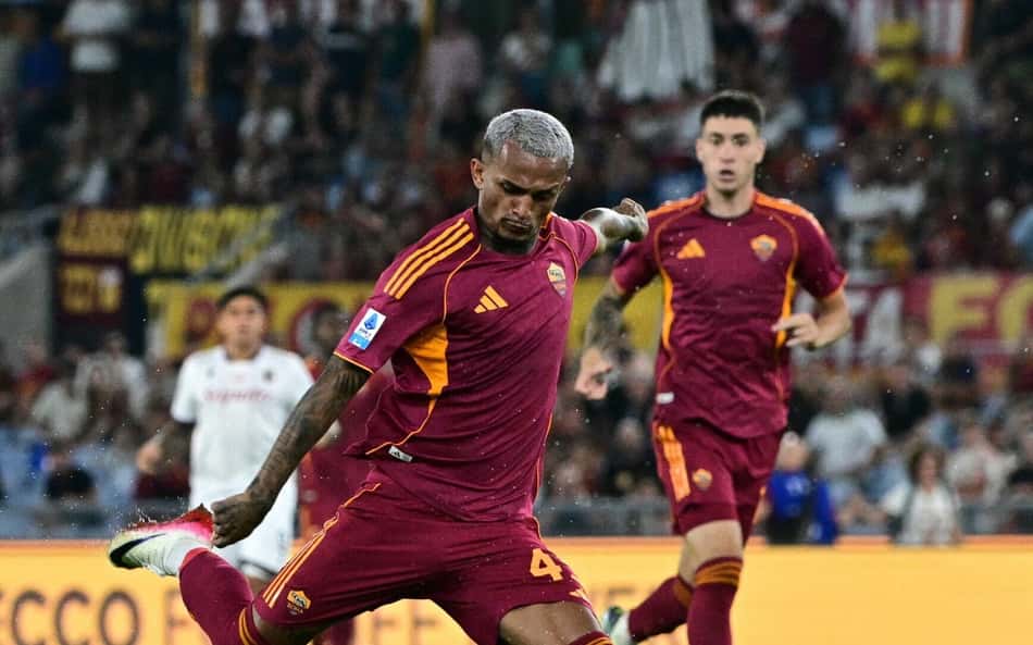 Wesley em ação pela Roma contra o Bologna, pelo Campeonato Italiano