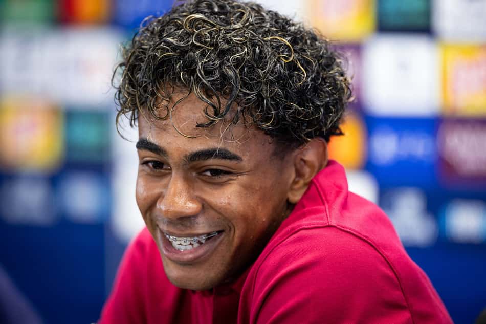 Yamal em entrevista coletiva antes de duelo da Champions League