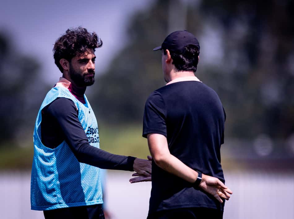 Técnico Fernando Diniz durante treinamento do Corinthians no CT Dr. Joaquim Grava