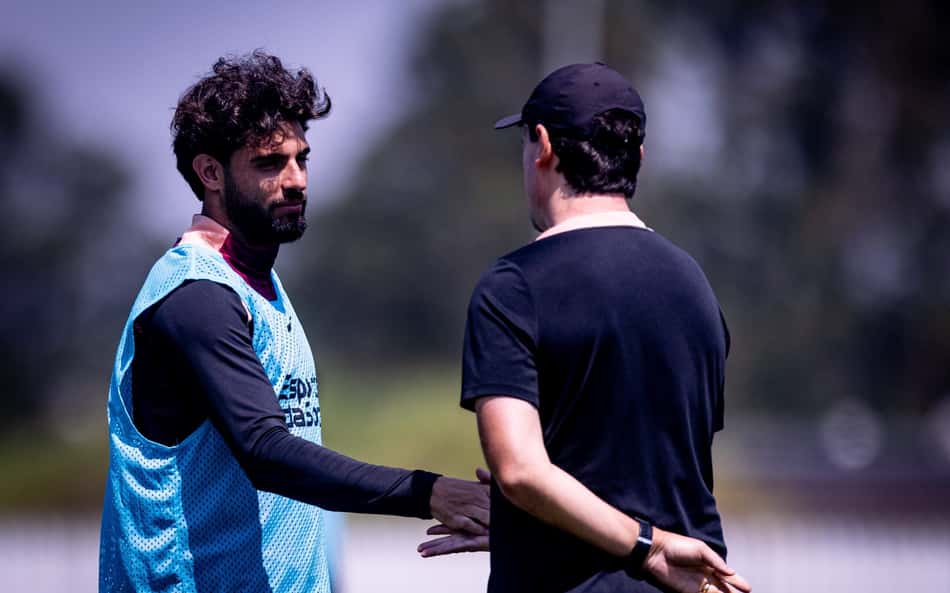 Técnico Fernando Diniz durante treinamento do Corinthians no CT Dr. Joaquim Grava