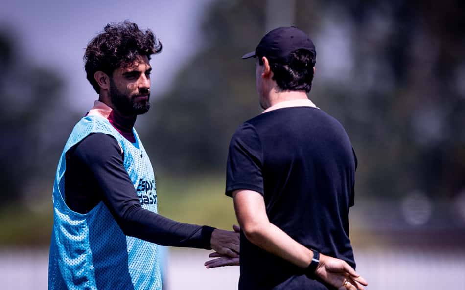 Técnico Fernando Diniz durante treinamento do Corinthians no CT Dr. Joaquim Grava