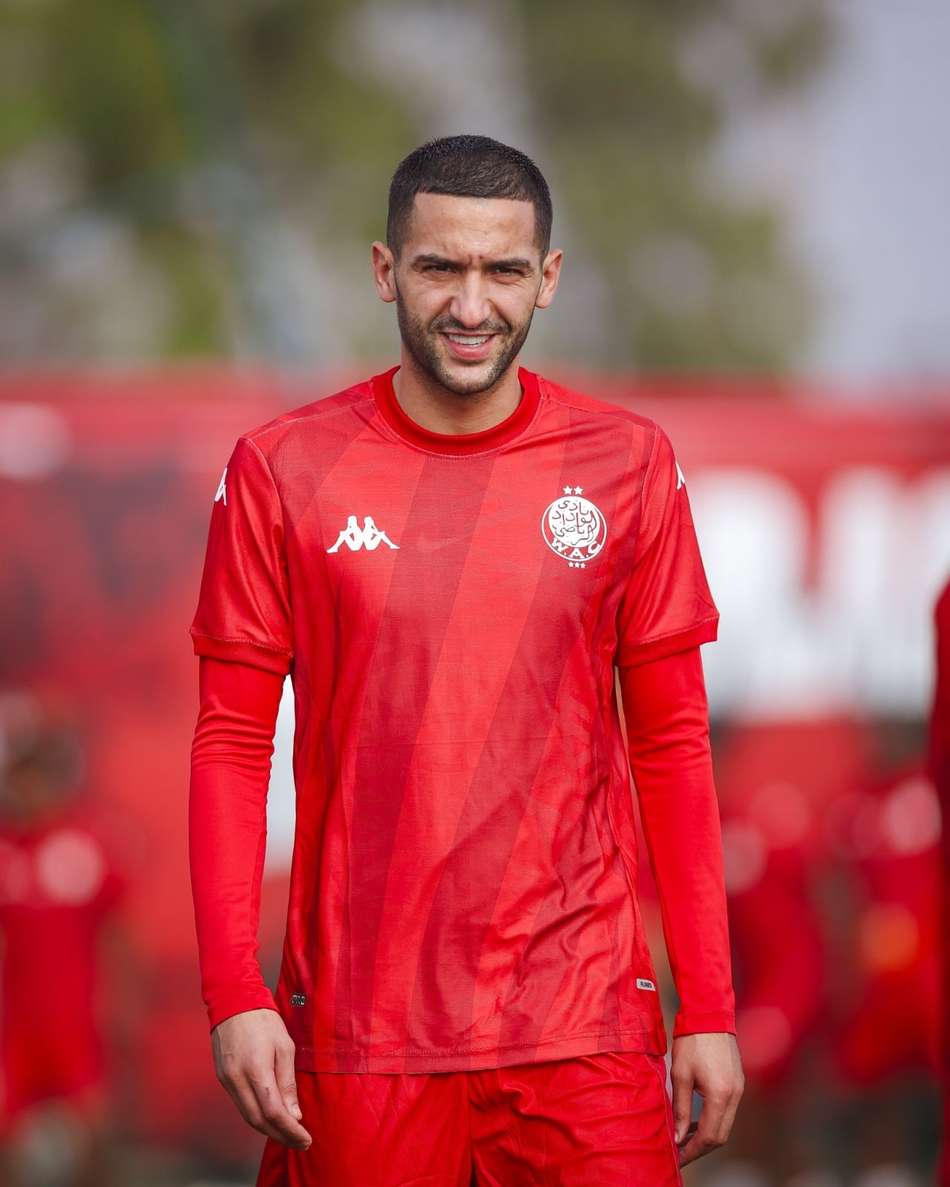 Ziyech com a camisa do Wydad Casablanca, do Marrocos