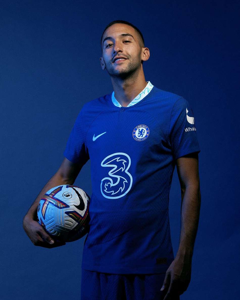 Ziyech com a camisa do Chelsea