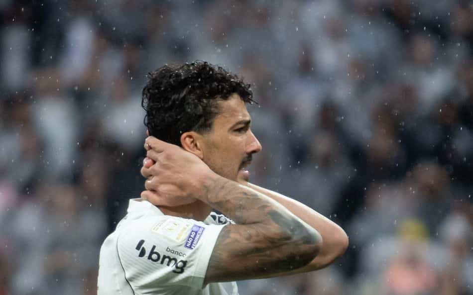 Zagueiro desabafou durante a zona mista (Foto: Rodilei Morais /Fotoarena/Folhapress)