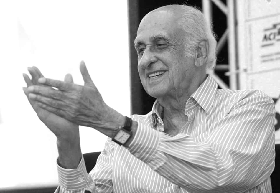 Zuenir Ventura na Feira Nacional do Livro, em Ribeirão Preto - foto em preto e branco