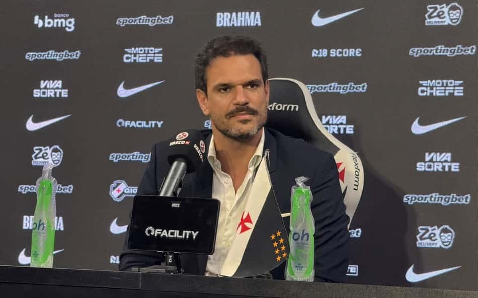 Admar Lopes em coletiva do Vasco