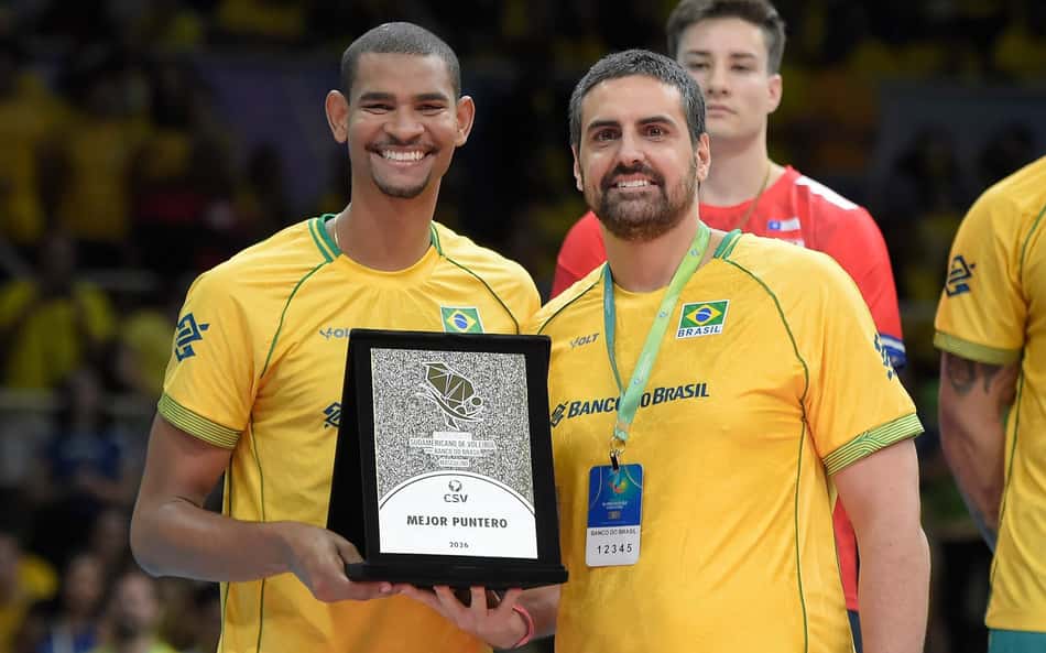 Adriano admite ansiedade para jogar na Itália: 'Viver uma nova aventura'