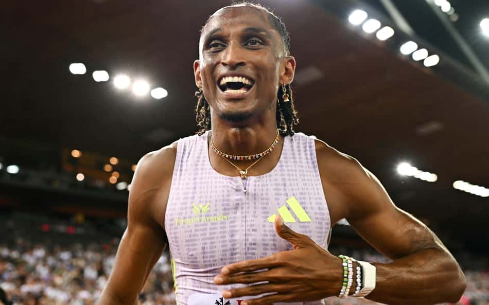 Alison dos Santos comemora recorde mundial nos 400m com barreiras na Diamond League