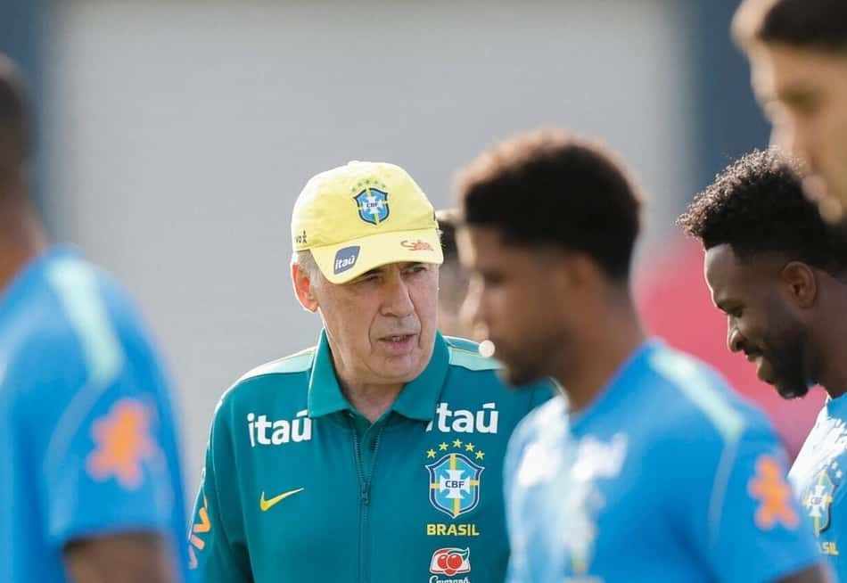 Carlo Ancelotti, técnico da Seleção Brasileira, comanda treino do Brasil antes do jogo com a Austrália