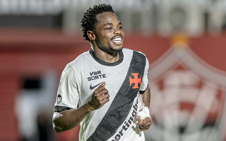 Andrés Gómez celebra gol contra o Vitória