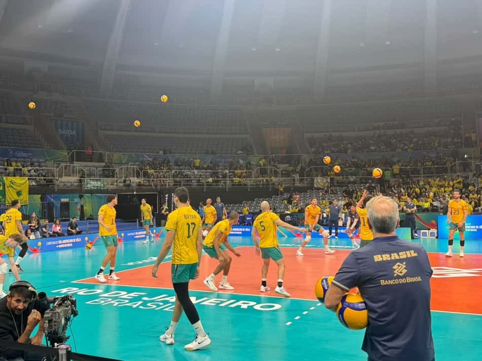 Seleção Brasileira aquece antes de jogo contra a Bolívia