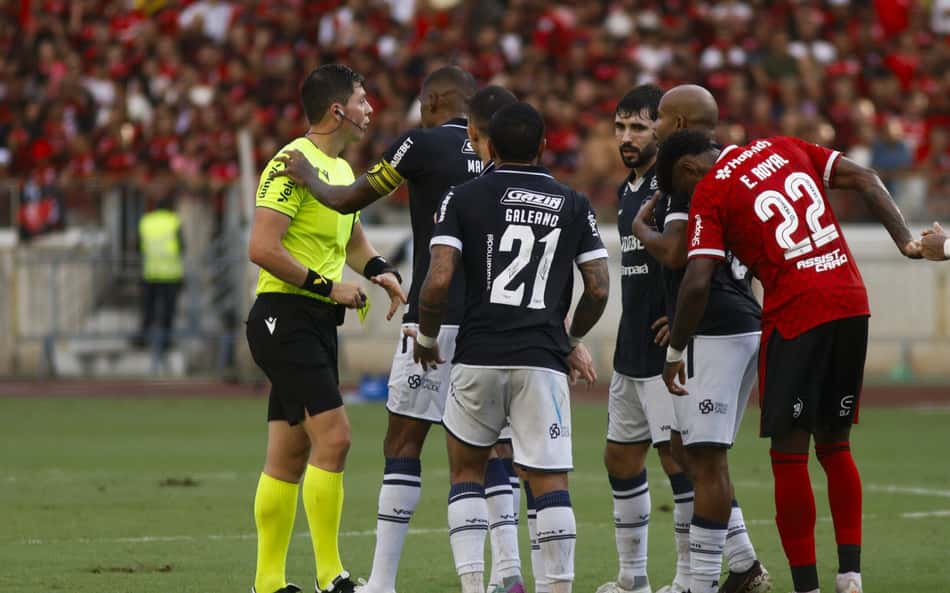 Confrontos desta rodada do Brasileirão foram marcados por erro de arbitragem (Foto: Oswaldo Forte /Fotoarena/Folhapress)