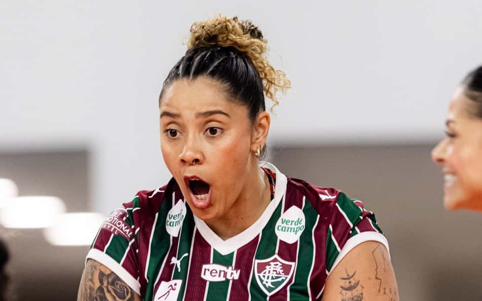 Ariane comemora ponto do Fluminense sobre o Sesc RJ Flamengo na Copa Supervôlei