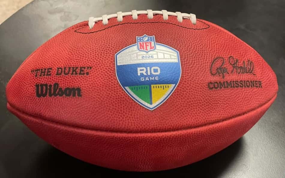 bola de futebol americano com selo do Rio de Janeiro