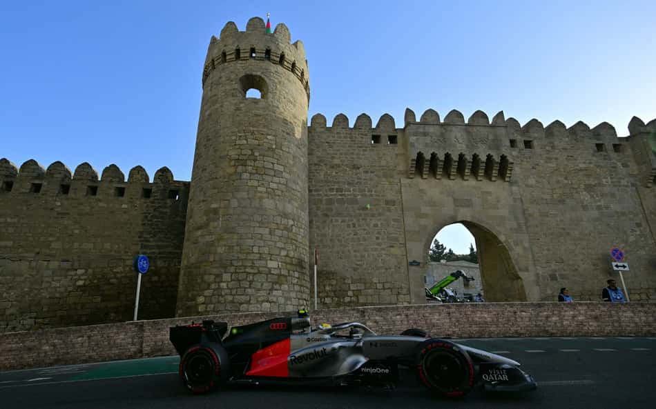 Gabriel Bortoleto em ação no GP do Azerbaijão pela F1 2026