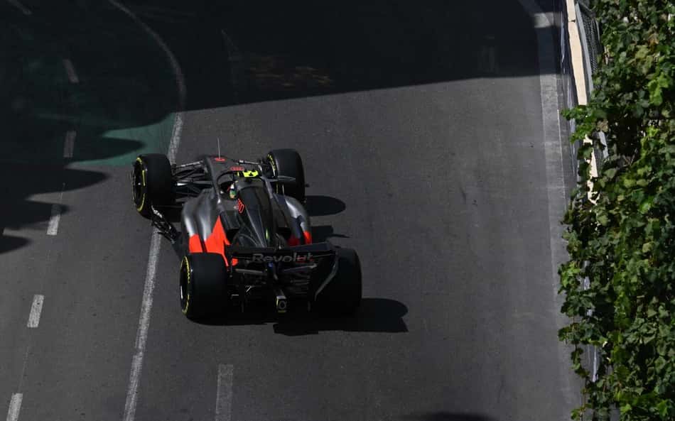 Gabriel Bortoleto em ação no GP do Azerbaijão pela F1 2026