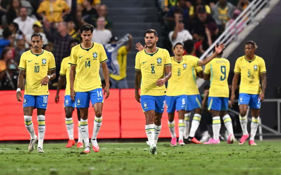 Jogadores do Brasil reagem após um gol não convertido durante o amistoso internacional de futebol entre Austrália e Brasil no Queensland Country Bank Stadium em Townsville, em 25 de setembro de 2026
