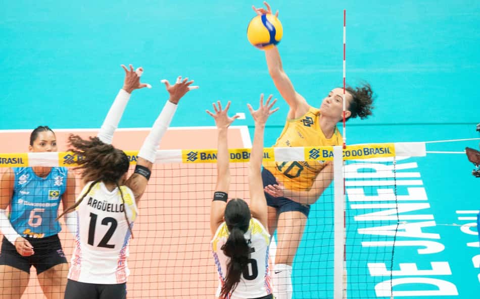 Gabi Guimarães ataca em Brasil x Venezuela pelo Sul-Americano