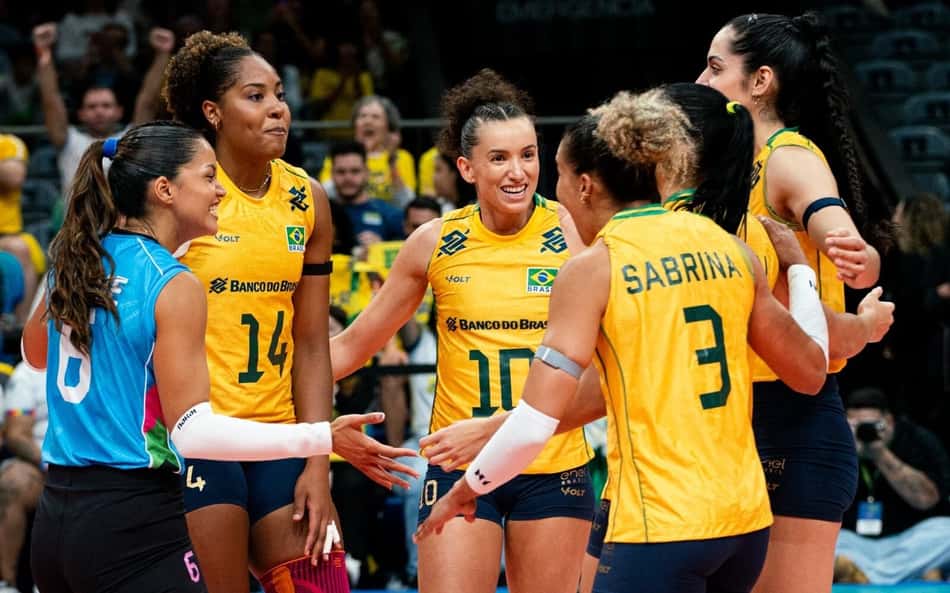 Gabi é titular, e Brasil vence na estreia do Sul-Americano