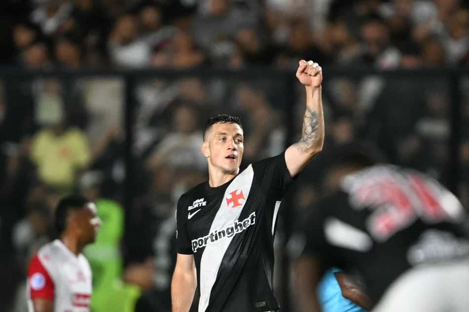 Bruno Duarte comemora seu primeiro gol marcado pelo Vasco