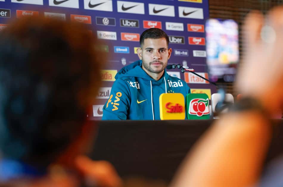 Bruno Guimarães durante coletiva de imprensa pela Seleção, em Brisbane
