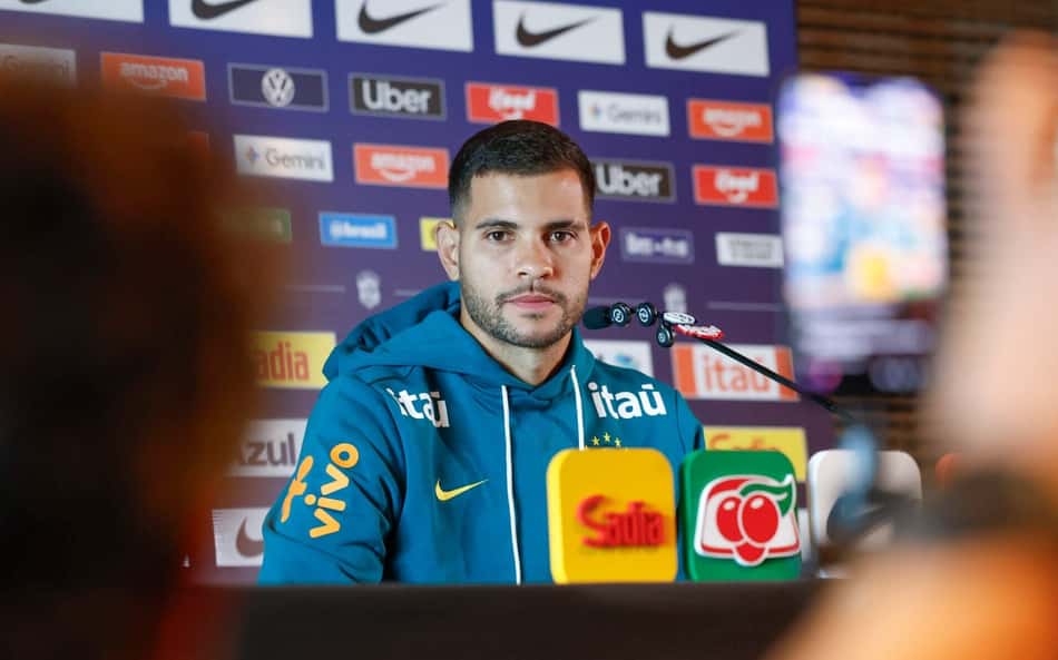 Bruno Guimarães durante coletiva de imprensa pela Seleção, em Brisbane