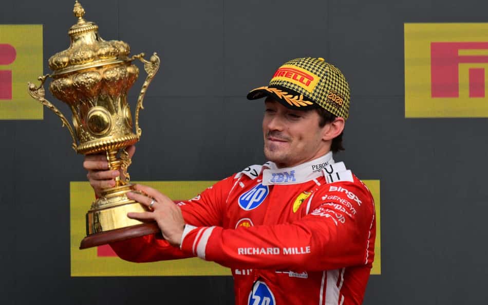 Charles Leclerc comemora vitória no GP da Inglaterra pela F1 2026