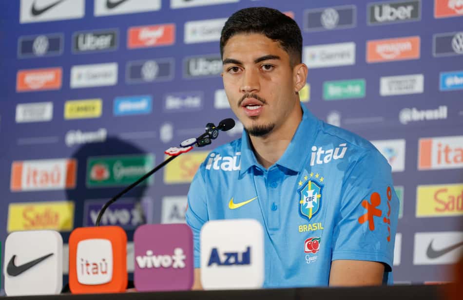 Zagueiro Jair durante coletiva da Seleção Brasileira em Brisbane