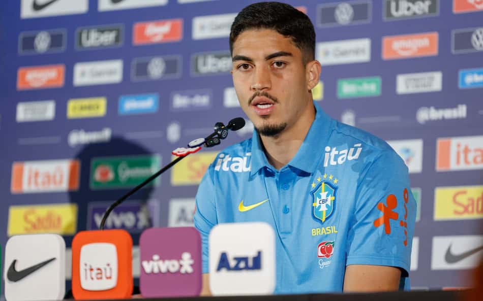 Zagueiro Jair durante coletiva da Seleção Brasileira em Brisbane